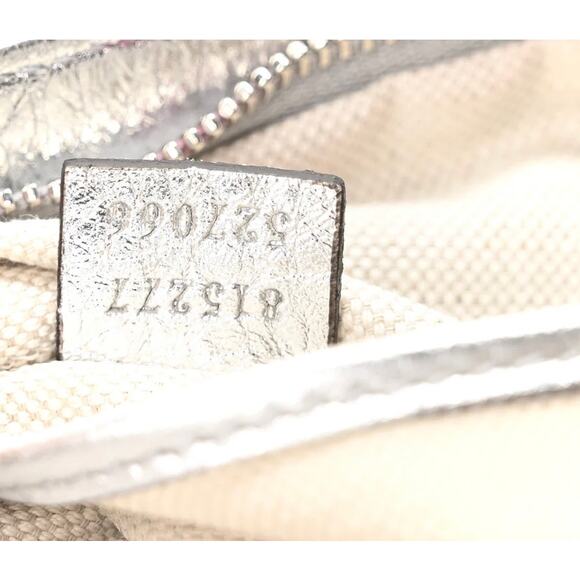 GUCCI Metallic GG Grainy Calfskin Emblem Medium Shoulder Bag Silver NWT - Picture 6 of 10